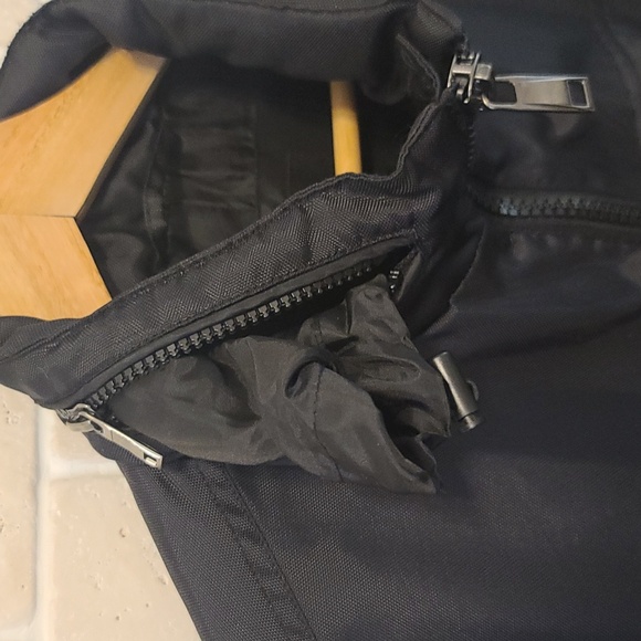 Guess Men's Black Lightweight Bomber (Sz M) - Picture 6 of 13